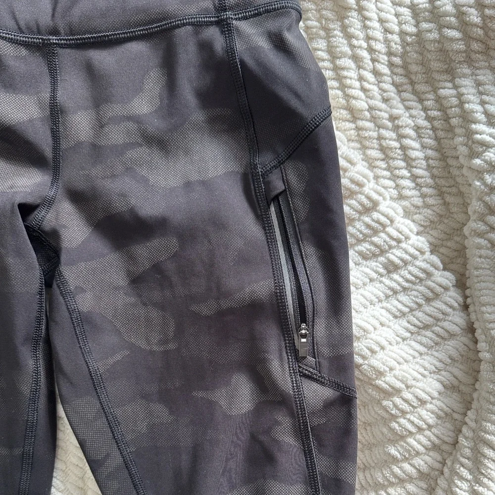 Athleta Rainier Camo Black Reflective  Leggings XS - Picture 6 of 7